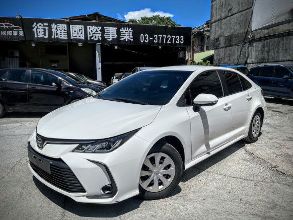 2020年 TOYOTA ALTIS 白