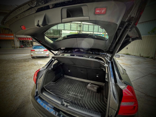 2009年 賓士 C300 Sedan 黑