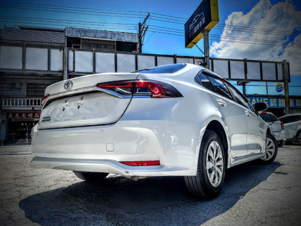2020年 TOYOTA ALTIS 白