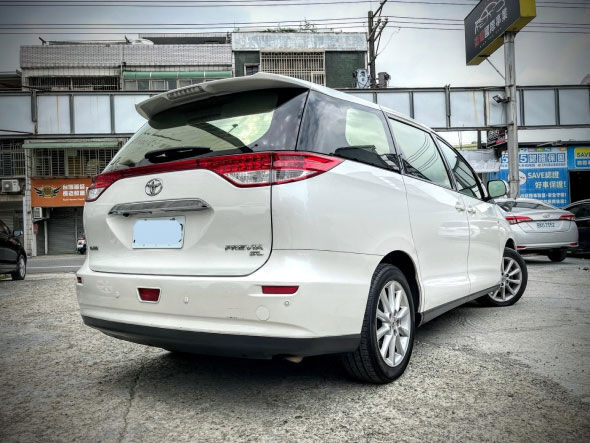 2015年 TOYOTA PREVIA 白