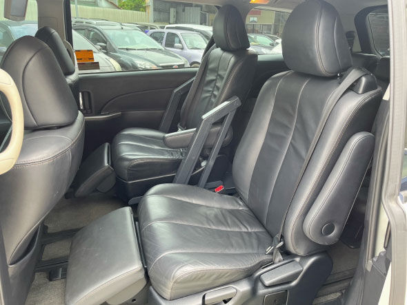 2015年 TOYOTA PREVIA 白