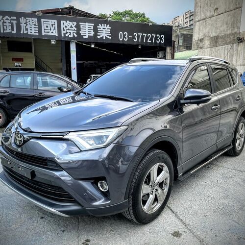 2018年 TOYOTA RAV4 