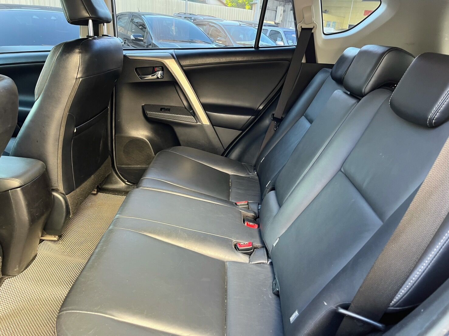 2015年 TOYOTA RAV4