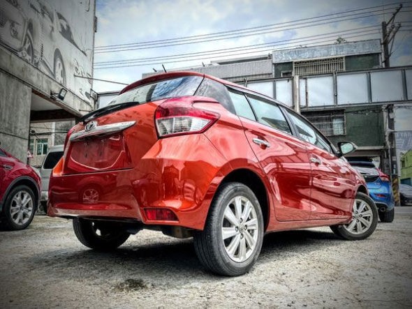 2016年 TOYOTA YARIS 豪華鴨 橙黃