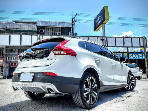 2016年 volvo v40 跨界cross country 白